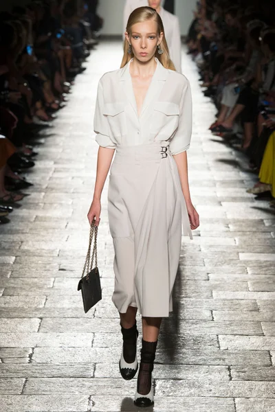 Look 38